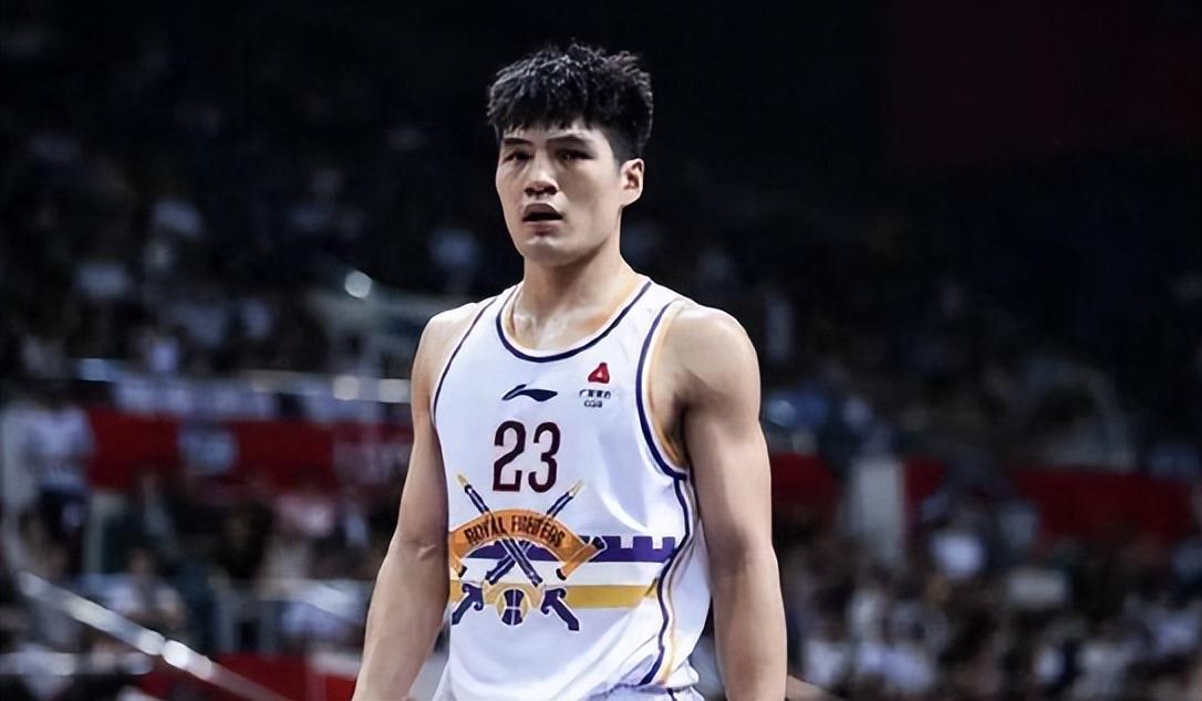 曝3方交易能否达成还未确定：陈国豪仍在广东手中 花了千万转会费