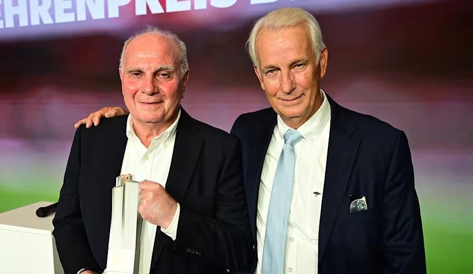 官方：拜仁名誉主席赫内斯获颁DFL荣誉奖
